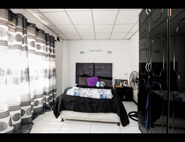 6 BEDROOM HOUSE FOR SALE IN AVOCA